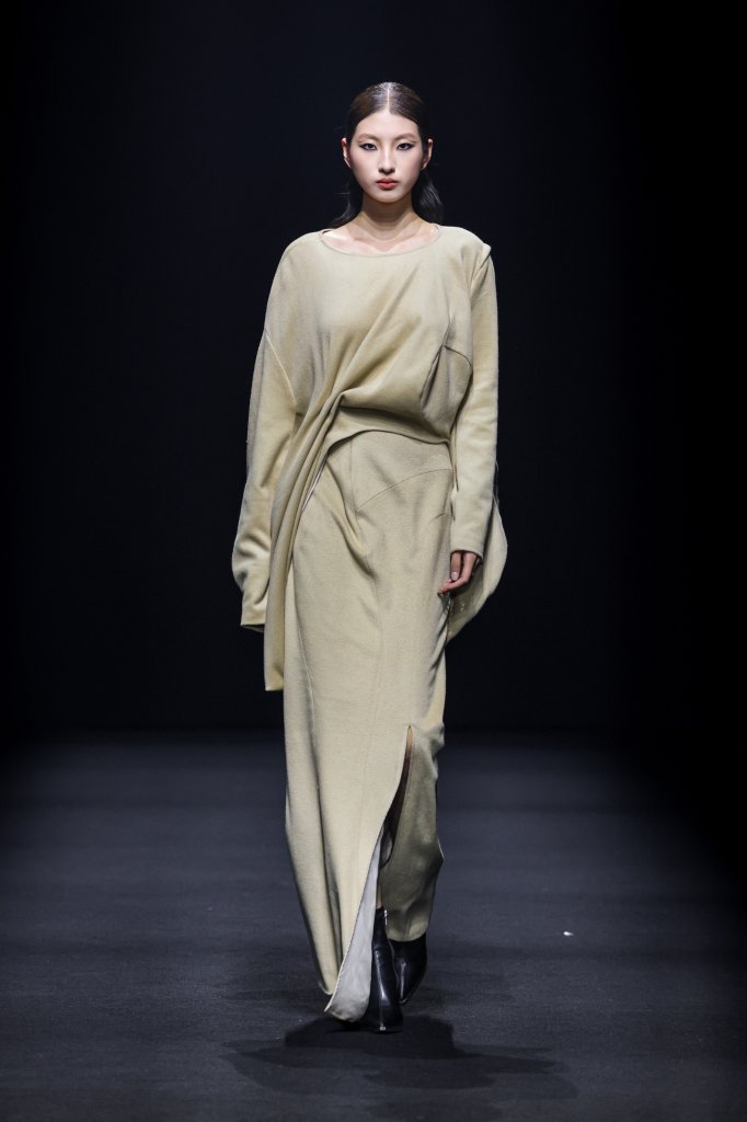 悟萧 &middot; 徐婷 2026春夏高级成衣秀 - Beijing Spring 2026