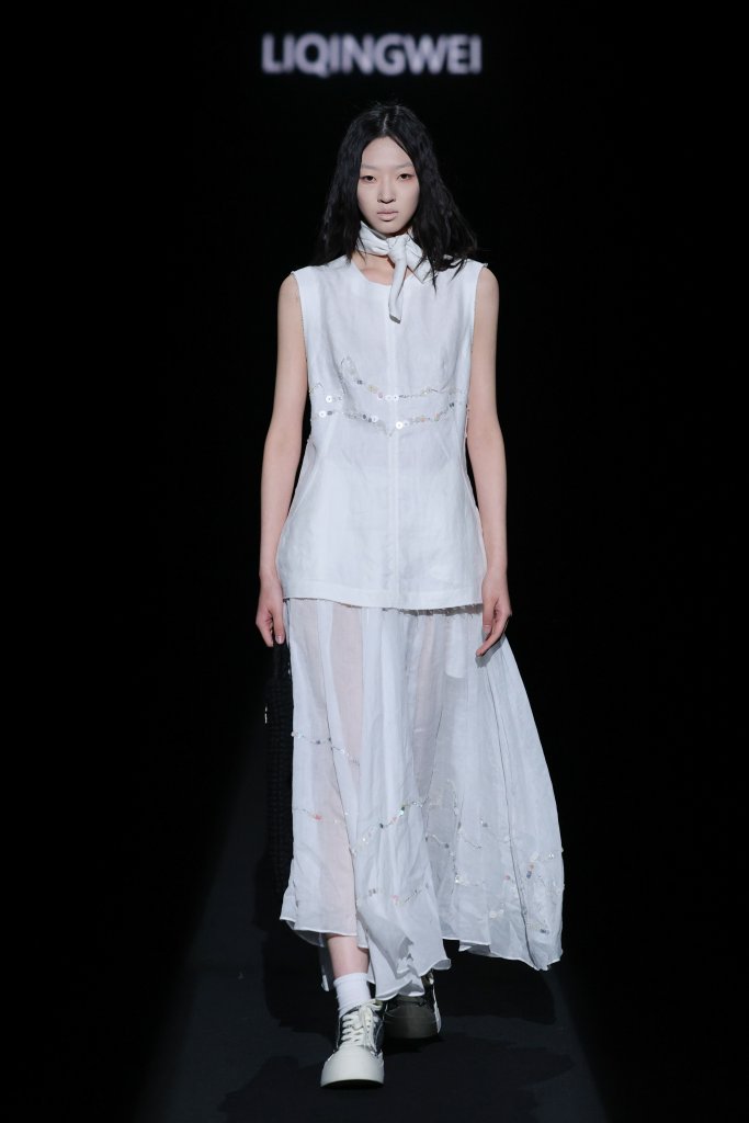 李清伟 LIQINGWEI 2026春夏高级成衣秀 - Beijing Spring 2026