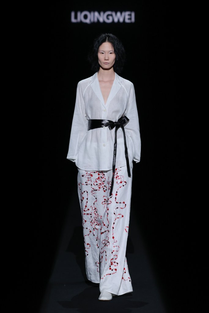 李清伟 LIQINGWEI 2026春夏高级成衣秀 - Beijing Spring 2026