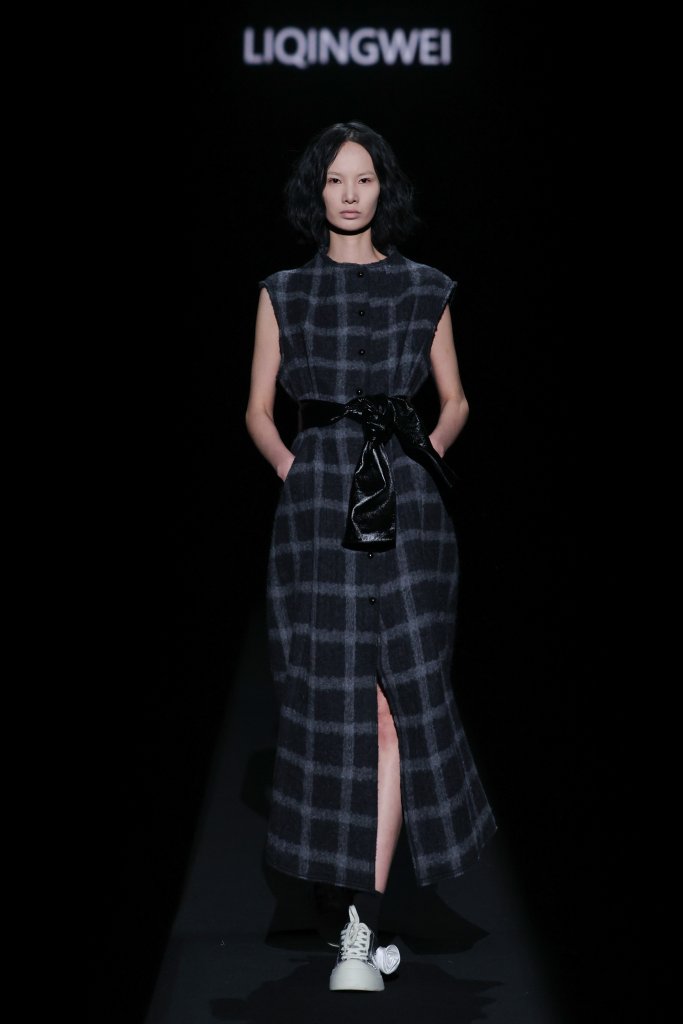 李清伟 LIQINGWEI 2026春夏高级成衣秀 - Beijing Spring 2026