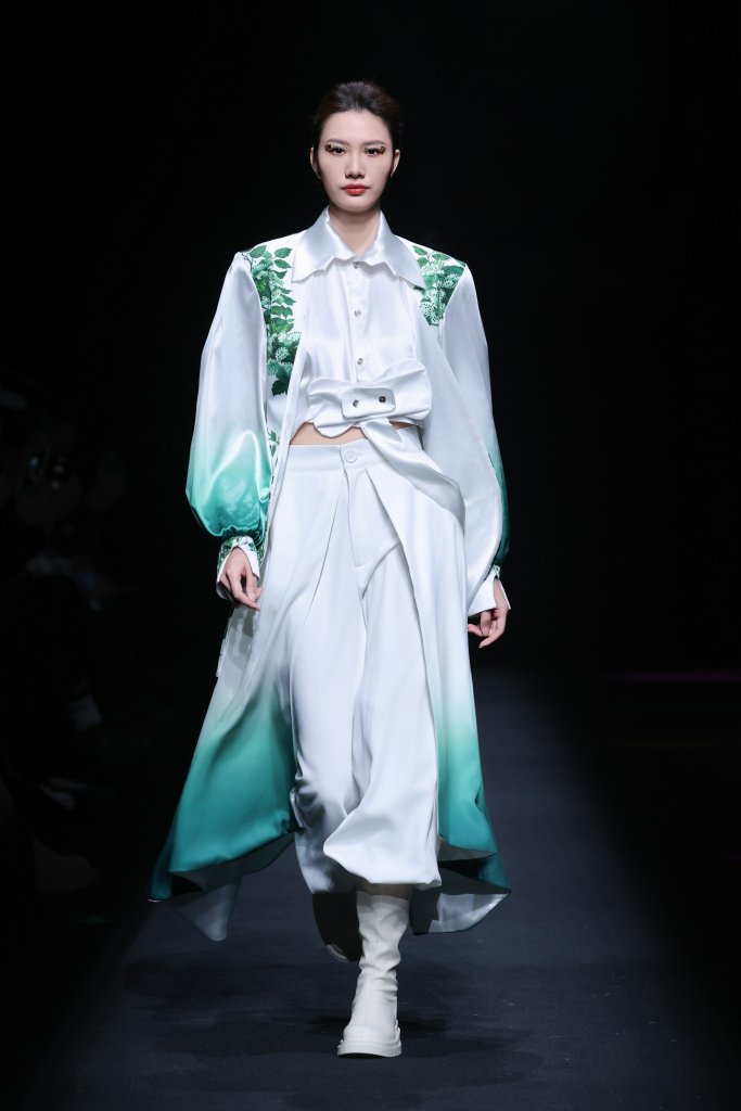 王杨x王鑫x于鑫x魏鉴非x刘俊廷x邱雨萌&单雅超 &ldquo;橙黄橘绿&rdquo;未来衣&middot;设计师联合锋尚秀 