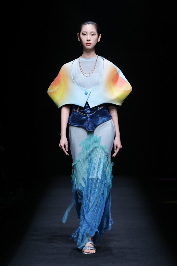 王杨x王鑫x于鑫x魏鉴非x刘俊廷x邱雨萌&单雅超 &ldquo;橙黄橘绿&rdquo;未来衣&middot;设计师联合锋尚秀 