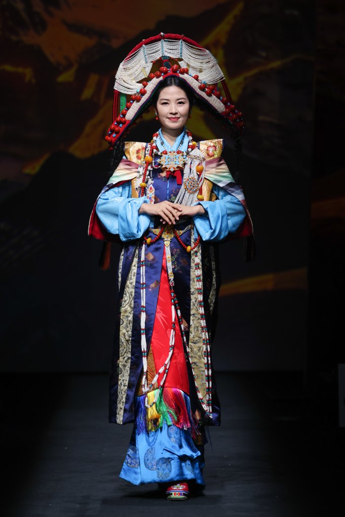 冈仁卓嘎 Rongrong Guo PORTFOLIO 2026春夏高级成衣秀 - Beijing Spring 2026