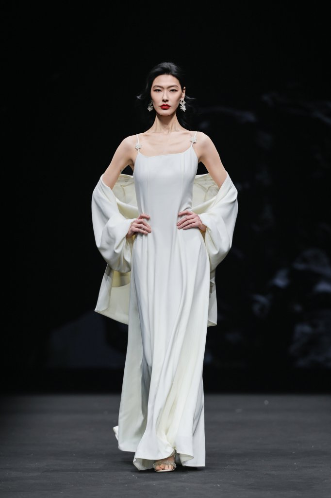 MOMIWEI 摩米薇 &middot; 单薇 2026春夏高级成衣秀 - Beijing Spring 2026