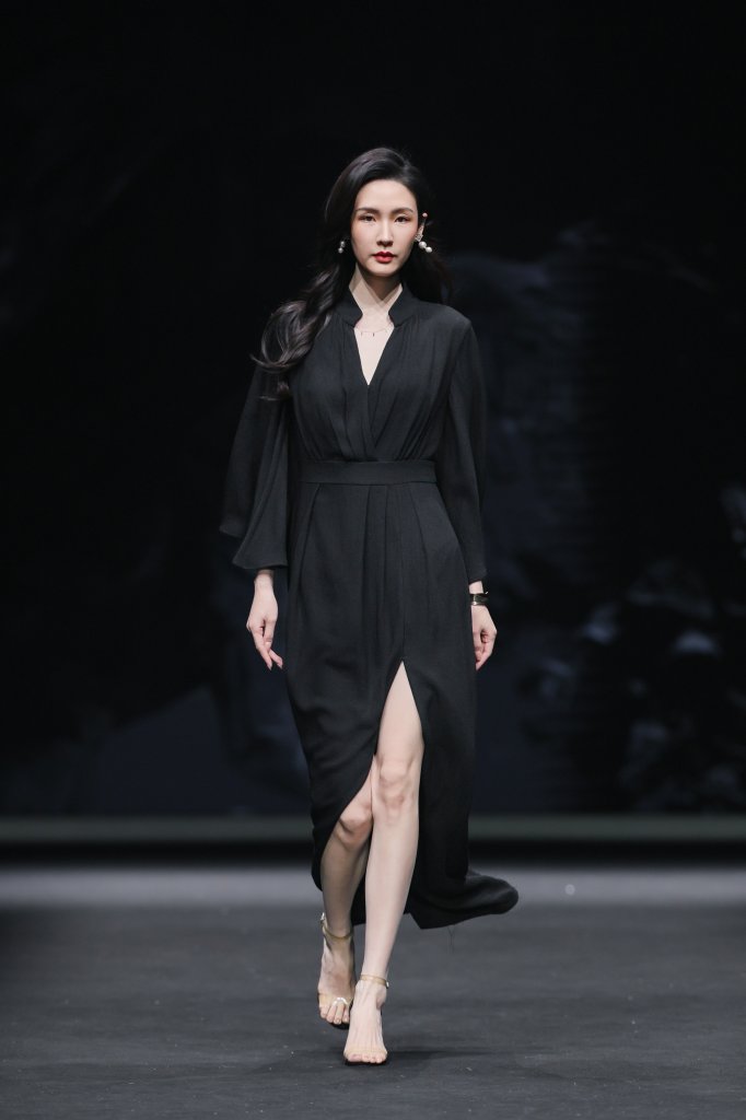 MOMIWEI 摩米薇 &middot; 单薇 2026春夏高级成衣秀 - Beijing Spring 2026