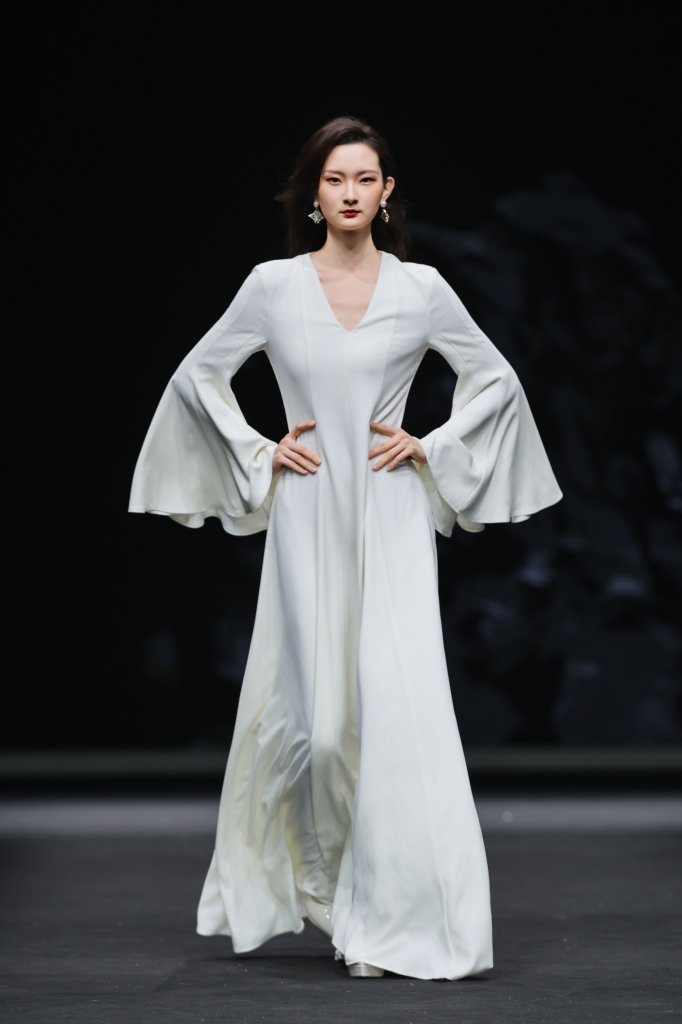 MOMIWEI 摩米薇 &middot; 单薇 2026春夏高级成衣秀 - Beijing Spring 2026