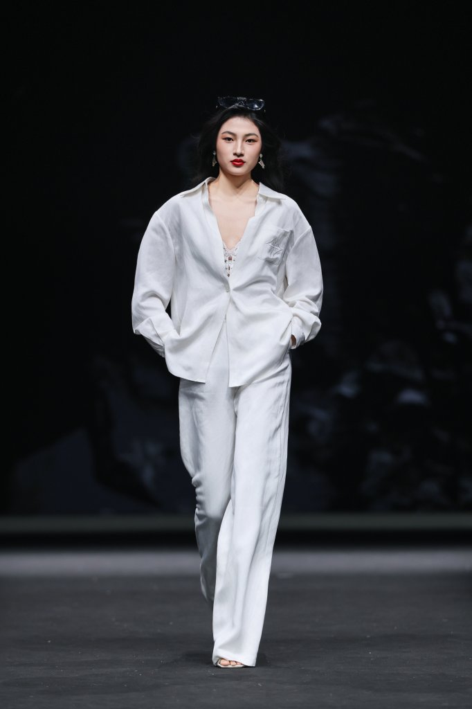 MOMIWEI 摩米薇 &middot; 单薇 2026春夏高级成衣秀 - Beijing Spring 2026