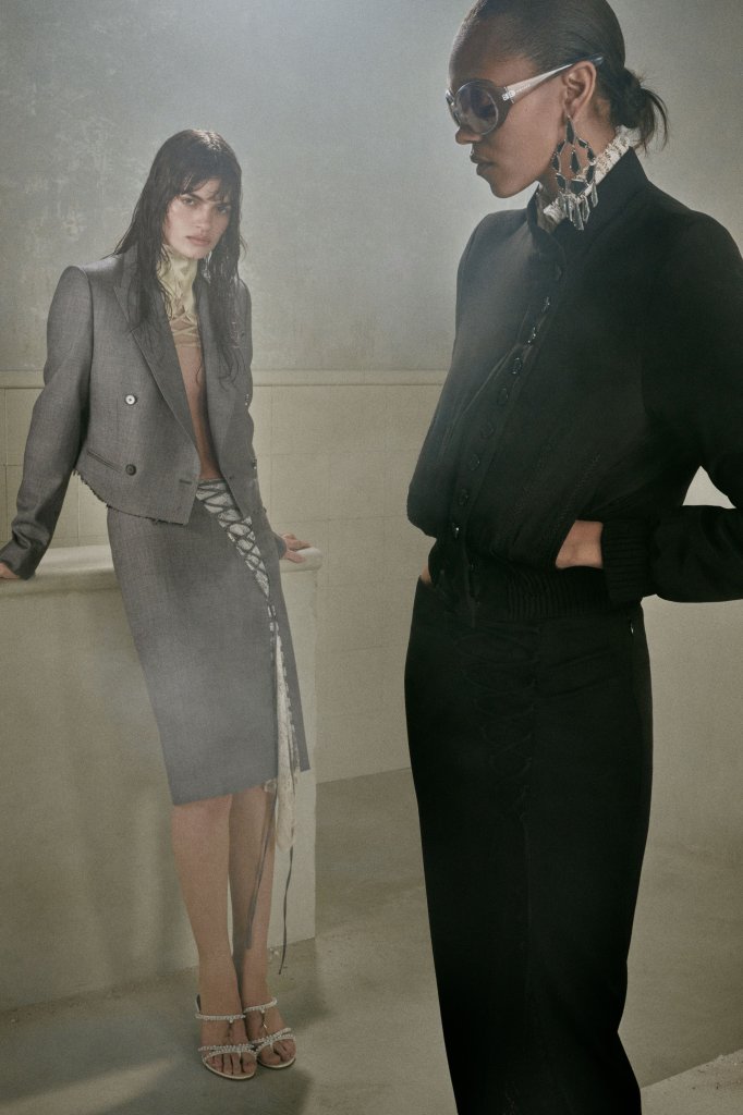 亚历山大&middot;麦昆 Alexander McQueen 2026早秋高级成衣Lookbook(Pre-Fall 2026)