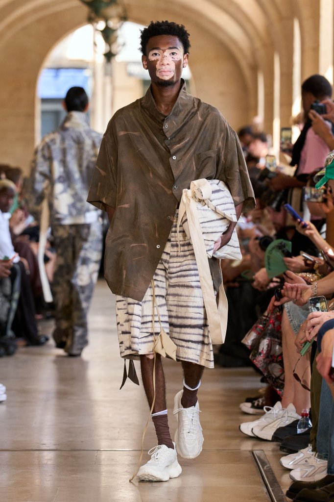 王逢陈 Feng Chen Wang 2027春夏男装秀 - Paris Spring 2027