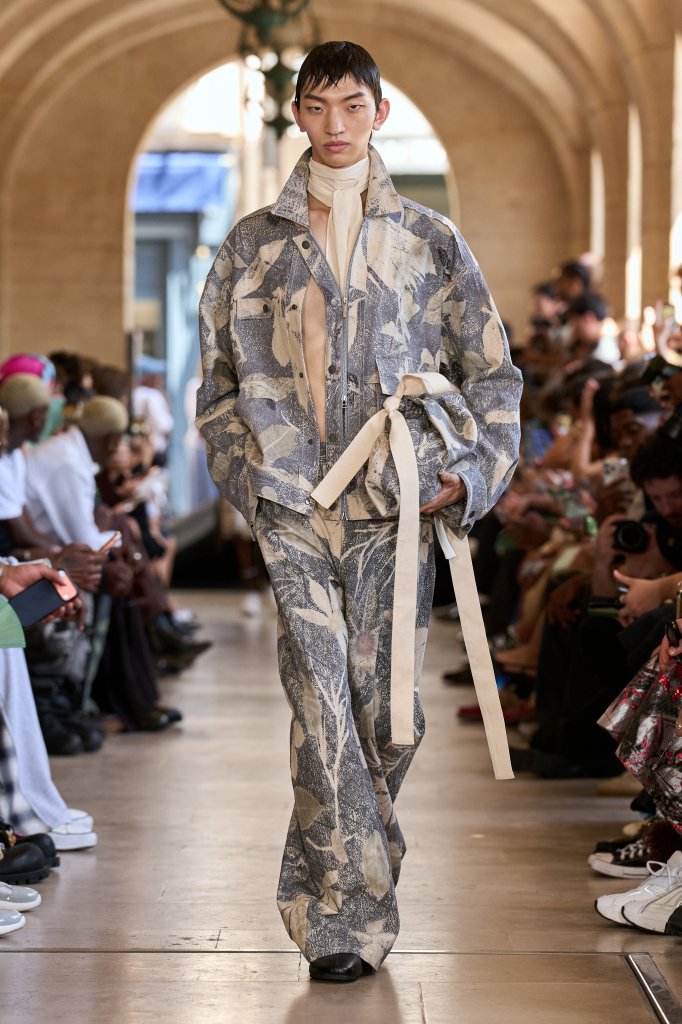 王逢陈 Feng Chen Wang 2027春夏男装秀 - Paris Spring 2027