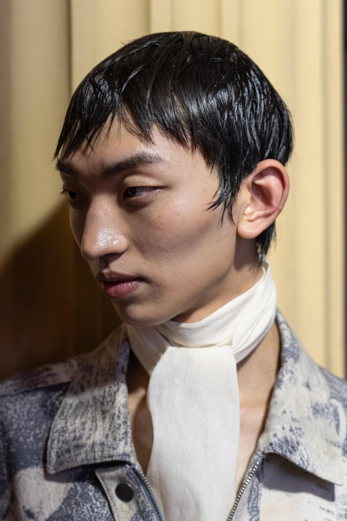 王逢陈 Feng Chen Wang 2027春夏男装秀(后台妆容) - Paris Spring 2027