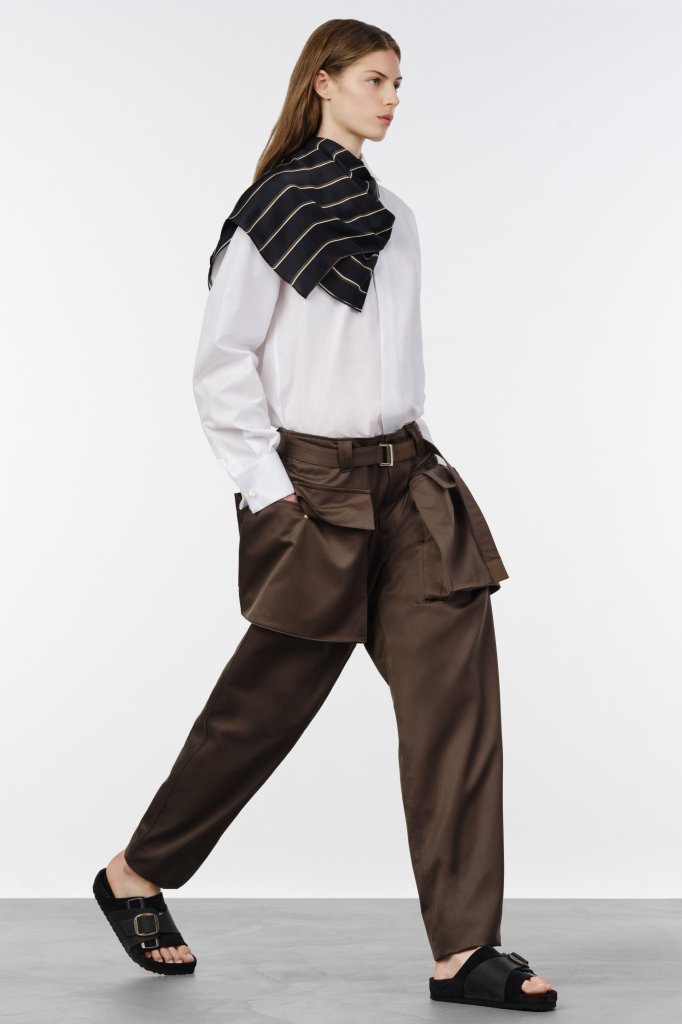 Sacai 2027早春度假系列发布秀