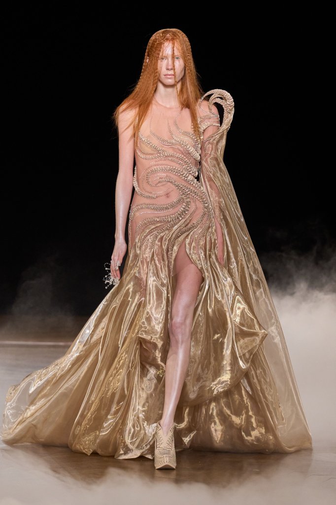 艾里斯&middot;范&middot;荷本 Iris van Herpen 2026/27秋冬高级定制秀 - Couture Fall 2026