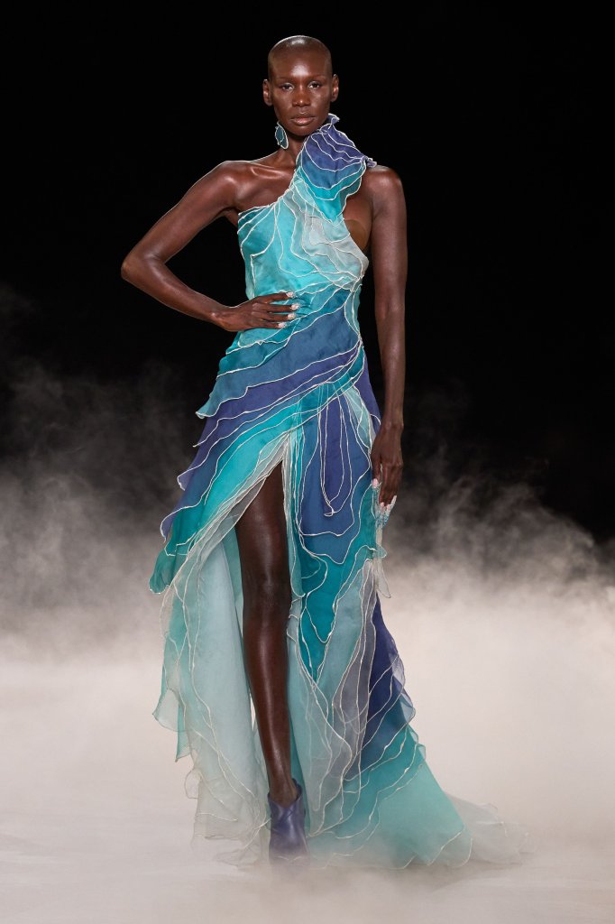 艾里斯&middot;范&middot;荷本 Iris van Herpen 2026/27秋冬高级定制秀 - Couture Fall 2026