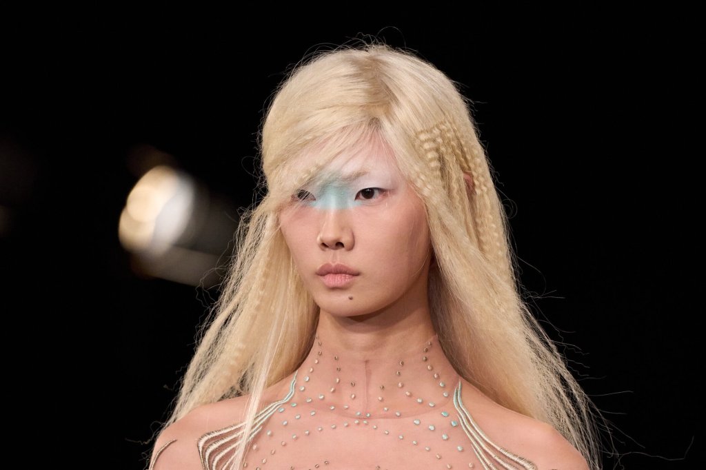 艾里斯&middot;范&middot;荷本 Iris van Herpen 2026/27秋冬高级定制秀(细节) - Couture Fall 2026
