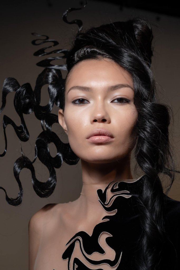 艾里斯&middot;范&middot;荷本 Iris van Herpen 2026/27秋冬高级定制秀(后台妆容) - Couture Fall 2026