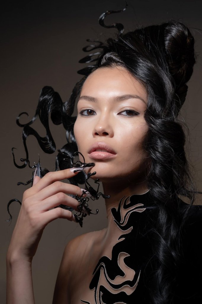 艾里斯&middot;范&middot;荷本 Iris van Herpen 2026/27秋冬高级定制秀(后台妆容) - Couture Fall 2026