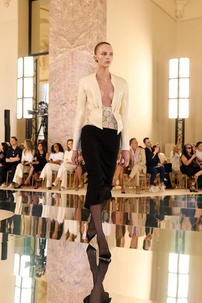 夏帕瑞丽 Schiaparelli 2026/27秋冬高级定制秀 - Couture Fall 2026