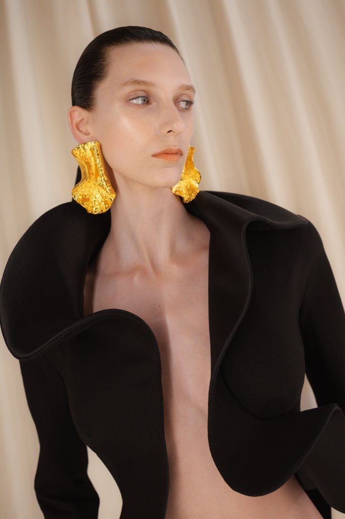 夏帕瑞丽 Schiaparelli 2026/27秋冬高级定制秀(后台妆容) - Couture Fall 2026