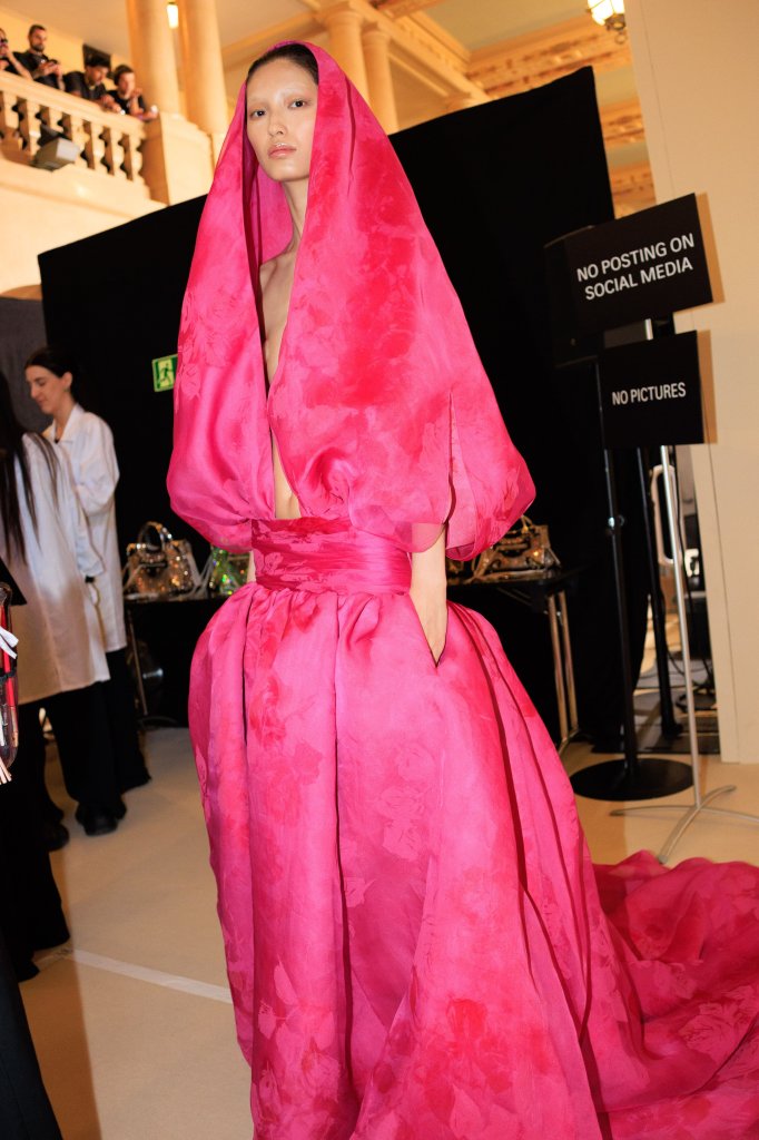 巴黎世家 Balenciaga 2026/27秋冬高级定制秀(后台妆容) - Couture Fall 2026