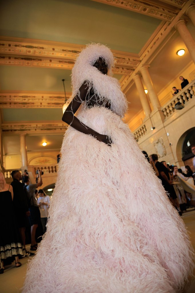 巴黎世家 Balenciaga 2026/27秋冬高级定制秀(后台妆容) - Couture Fall 2026