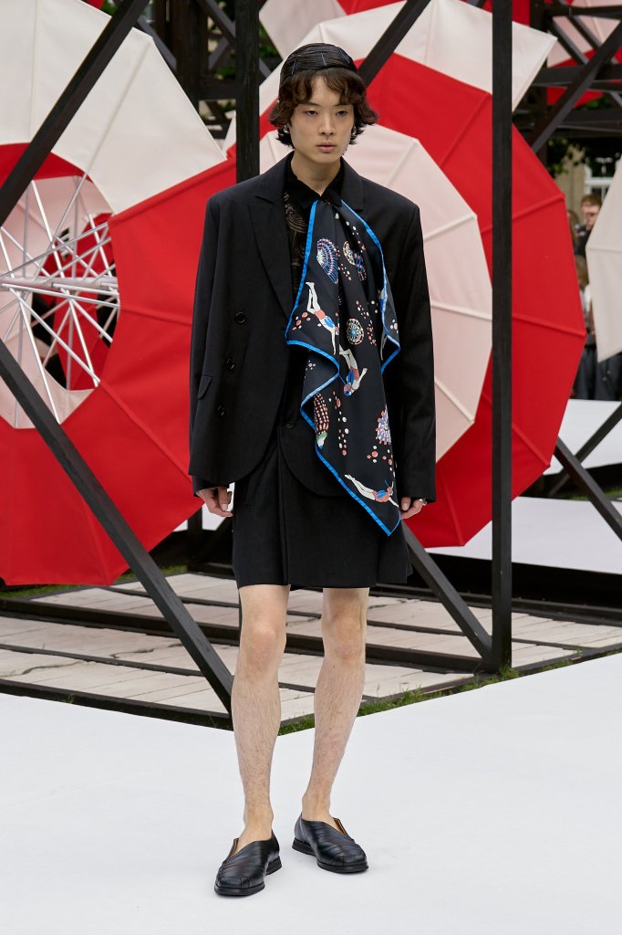 亨利克·维斯科夫 Henrik Vibskov 丹麦 Danmark 哥本哈根 Copenhagen 走秀(Runway) 2027春夏 2027 S/S 女装 裙套装 Skirt Suit 女装