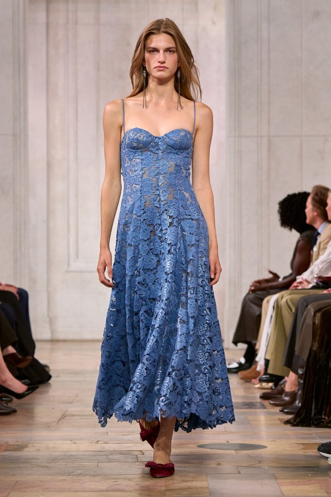 拉夫·劳伦 Ralph Lauren 美国 U.S.A 纽约 New York City 走秀(Runway) 2027春夏 2027 S/S 女装 蕾丝裙 Lace Dress 女装