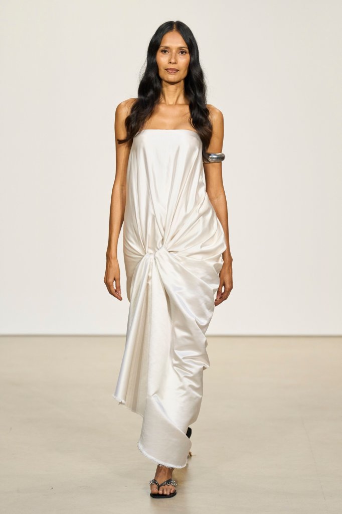普拉巴&middot;高隆 Prabal Gurung 2027春夏高级成衣秀 - New York Spring 2027