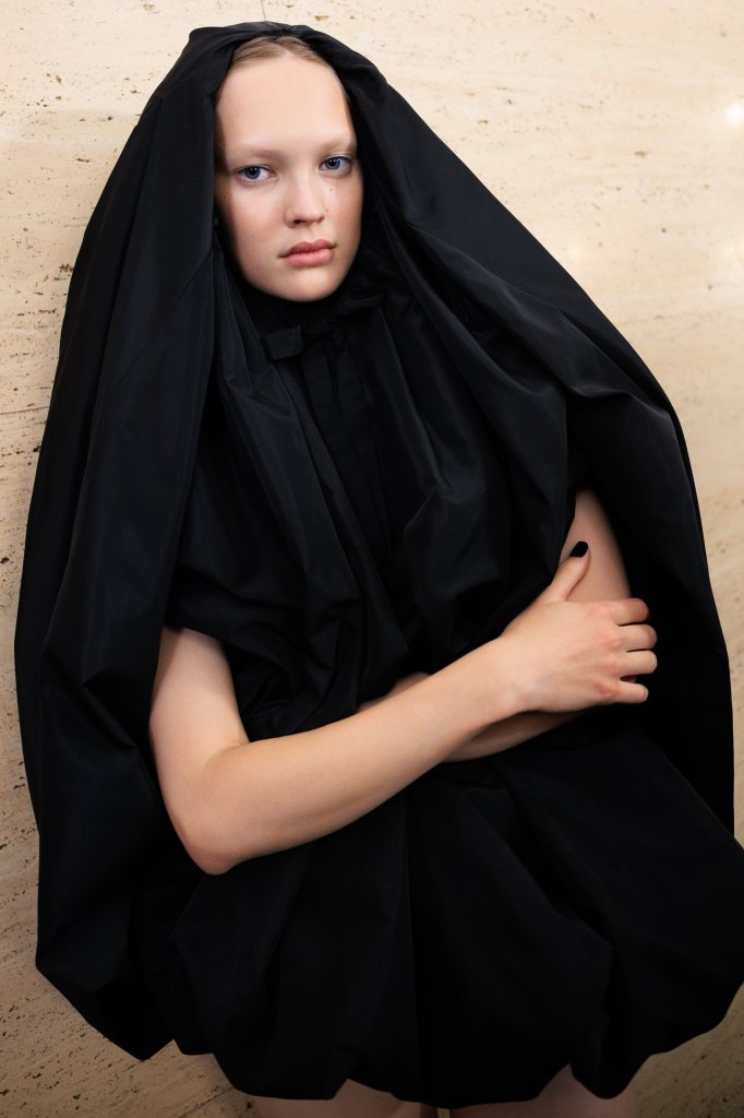 西蒙娜&middot;罗莎 Simone Rocha 2027春夏高级成衣秀(后台妆容) - London Spring 2027
