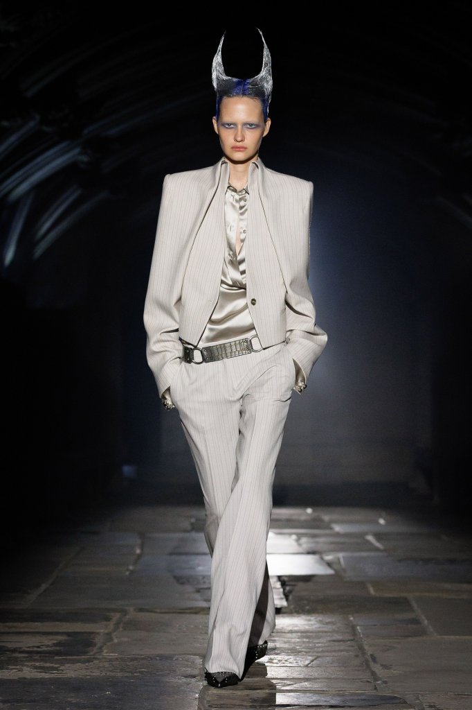 亚历山大&middot;麦昆 Alexander McQueen 2027春夏高级成衣秀 - London Spring 2027
