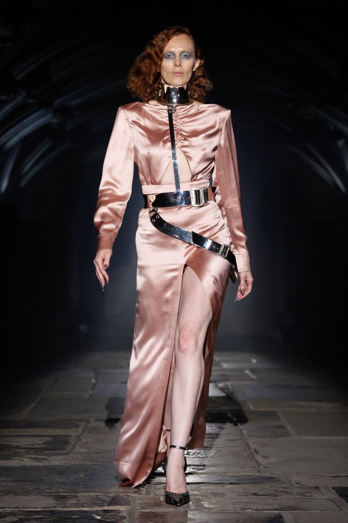 亚历山大&middot;麦昆 Alexander McQueen 2027春夏高级成衣秀 - London Spring 2027