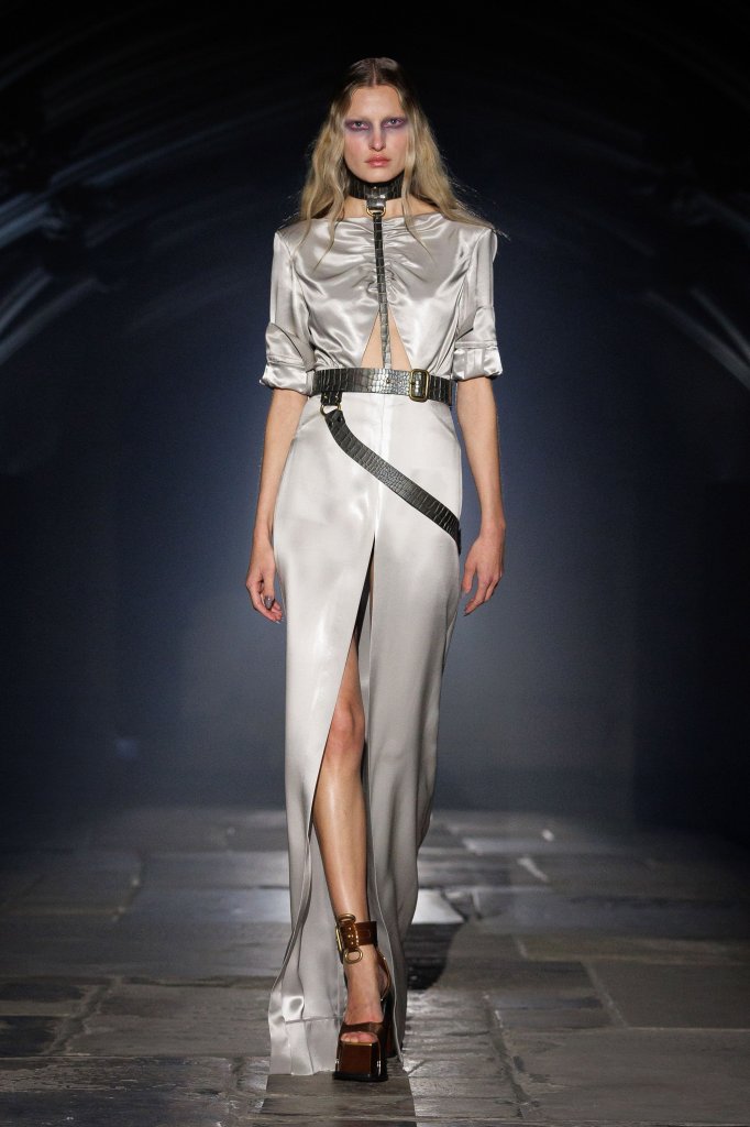 亚历山大&middot;麦昆 Alexander McQueen 2027春夏高级成衣秀 - London Spring 2027