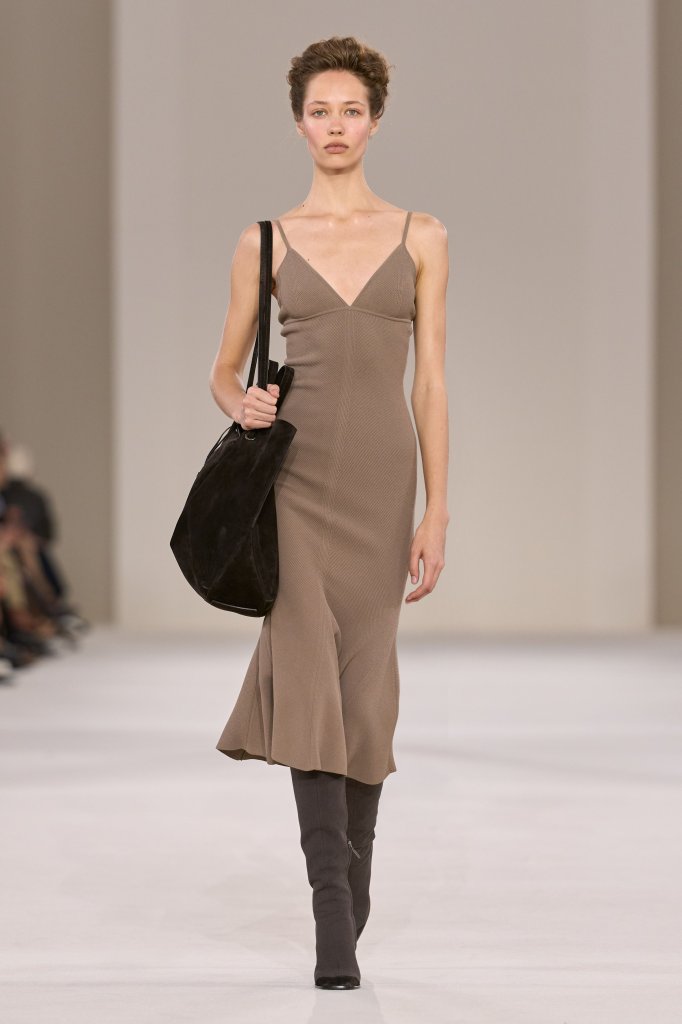 麦丝玛拉 Max Mara 2027春夏高级成衣秀 - Milan Spring 2027