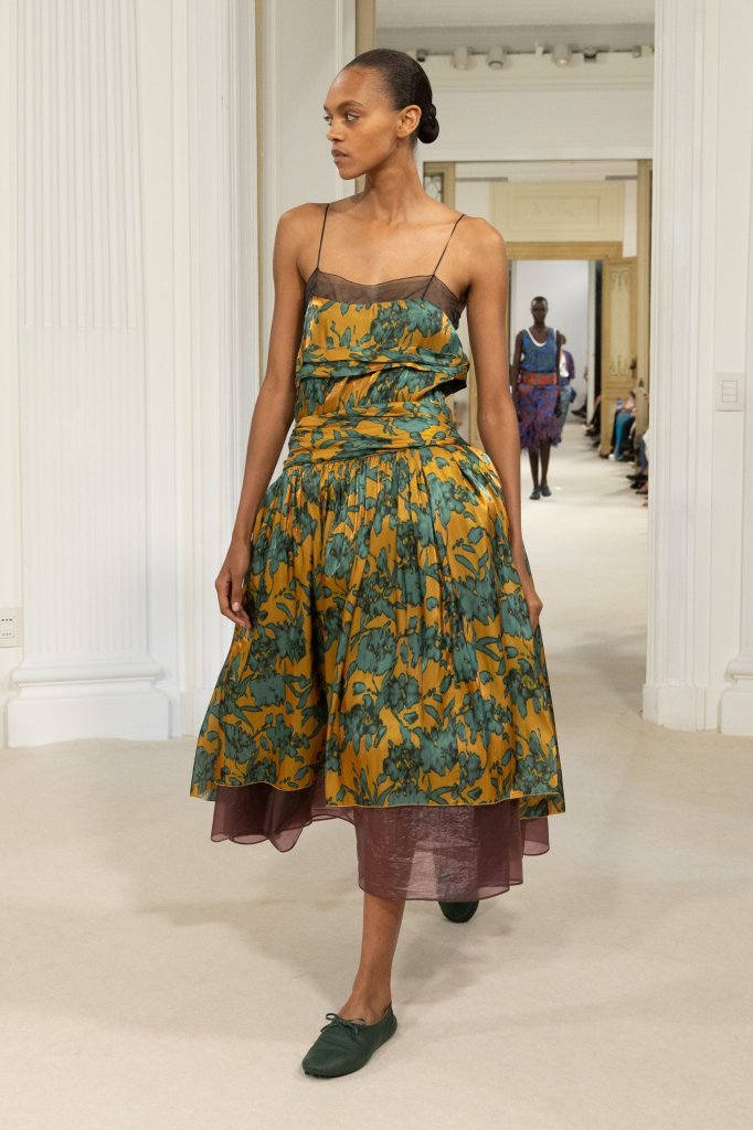 阿尔伯特-菲尔蒂 Alberta Ferretti 2027春夏高级成衣秀 - Milan Spring 2027