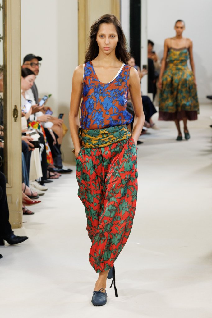 阿尔伯特-菲尔蒂 Alberta Ferretti 2027春夏高级成衣秀 - Milan Spring 2027