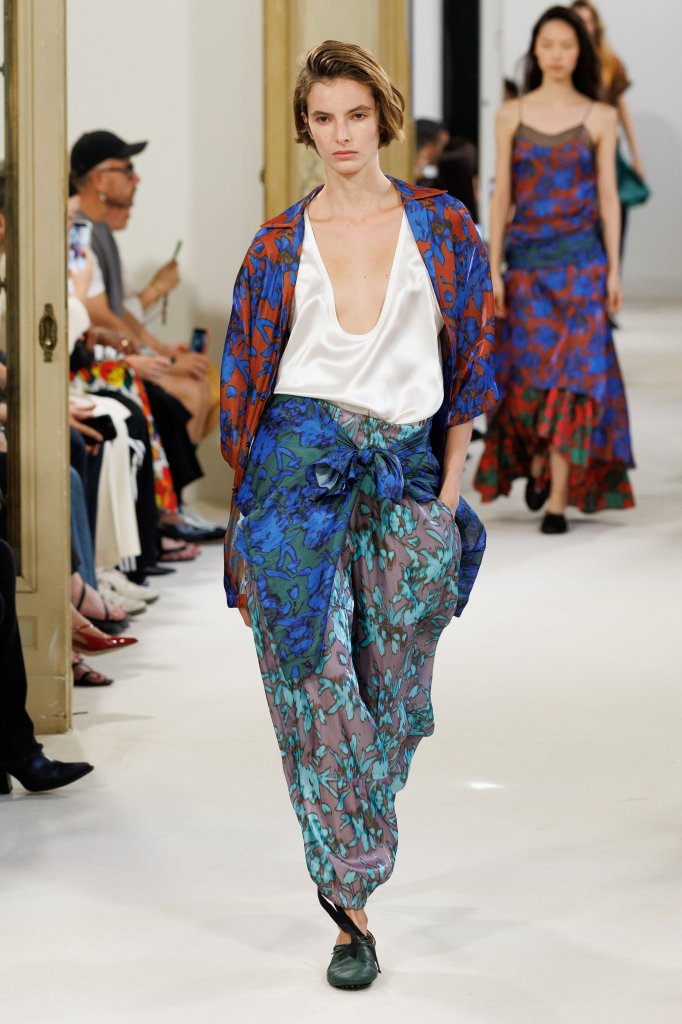 阿尔伯特-菲尔蒂 Alberta Ferretti 2027春夏高级成衣秀 - Milan Spring 2027