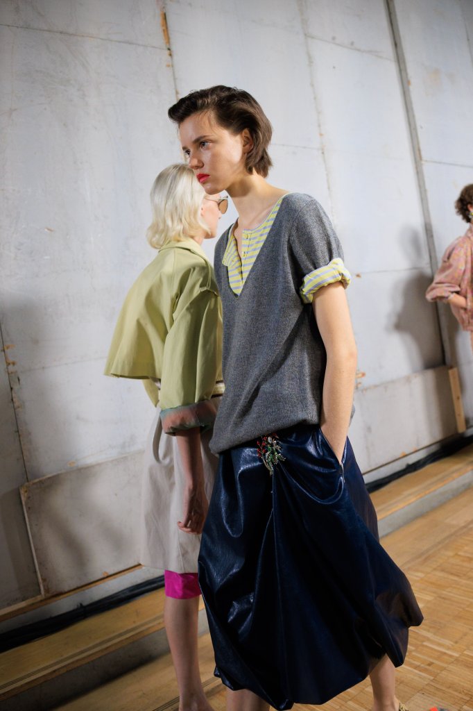 德赖斯&middot;范诺顿 Dries Van Noten 2027春夏高级成衣秀(后台妆容) - Paris Spring 2027