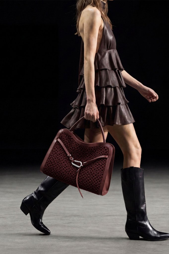 Francesco Biasia 2027春夏包袋发布秀