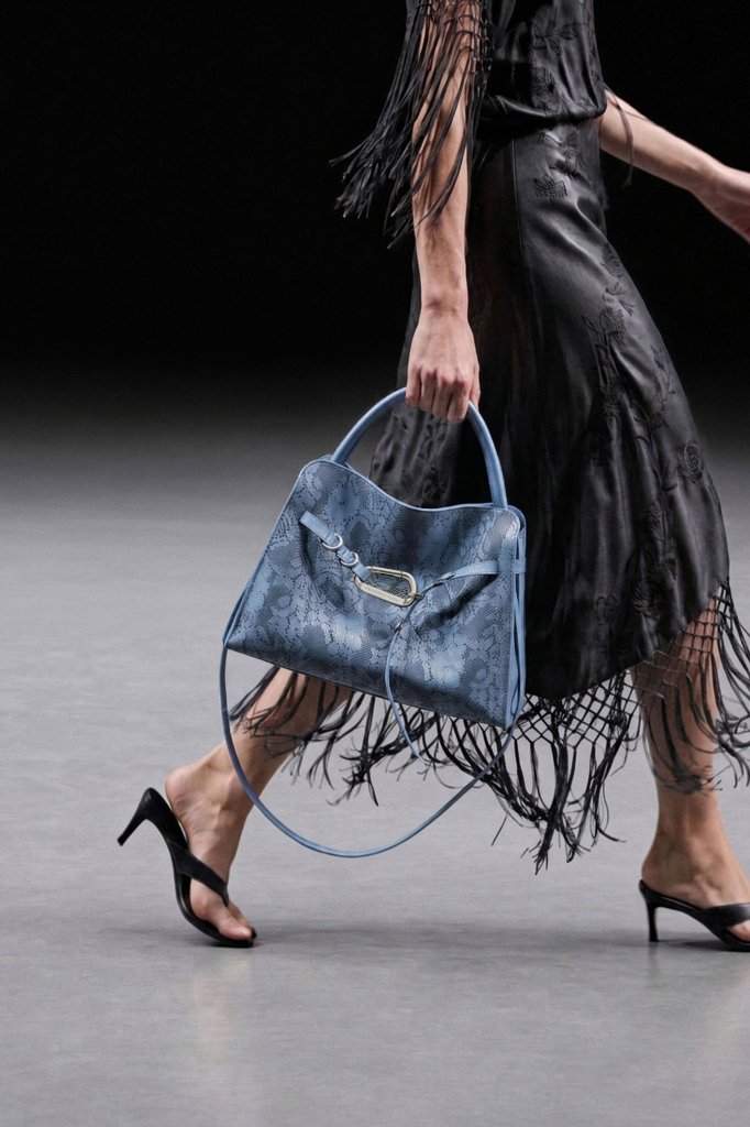 Francesco Biasia 2027春夏包袋发布秀