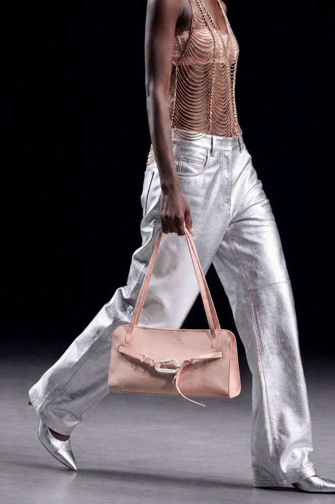 Francesco Biasia 2027春夏包袋发布秀