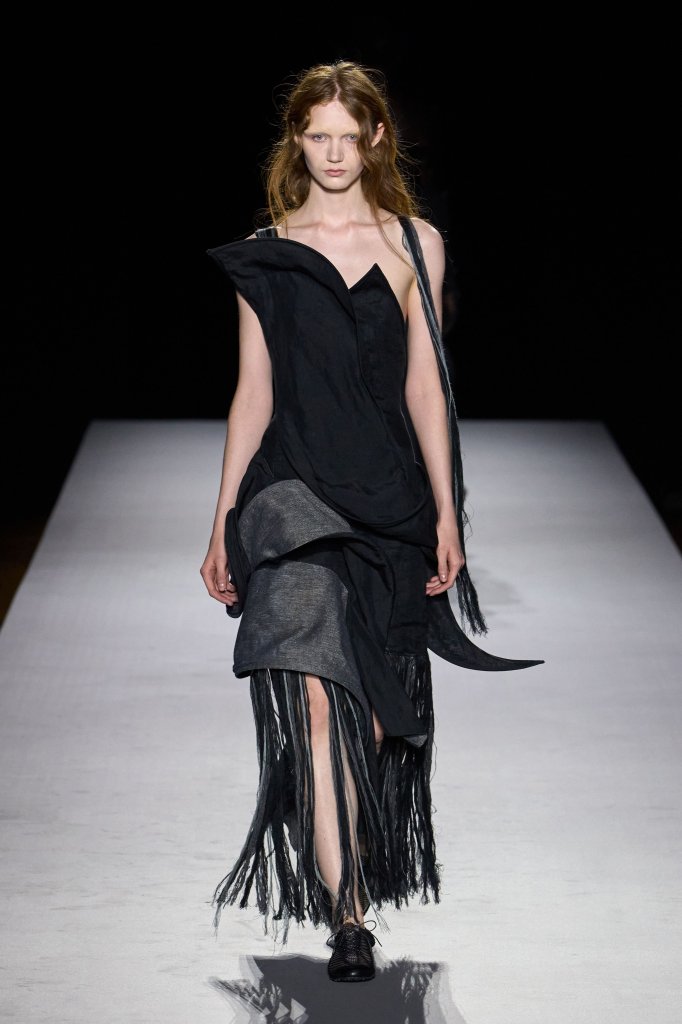 山本耀司 Yohji Yamamoto 2027春夏高级成衣秀 - Paris Spring 2027