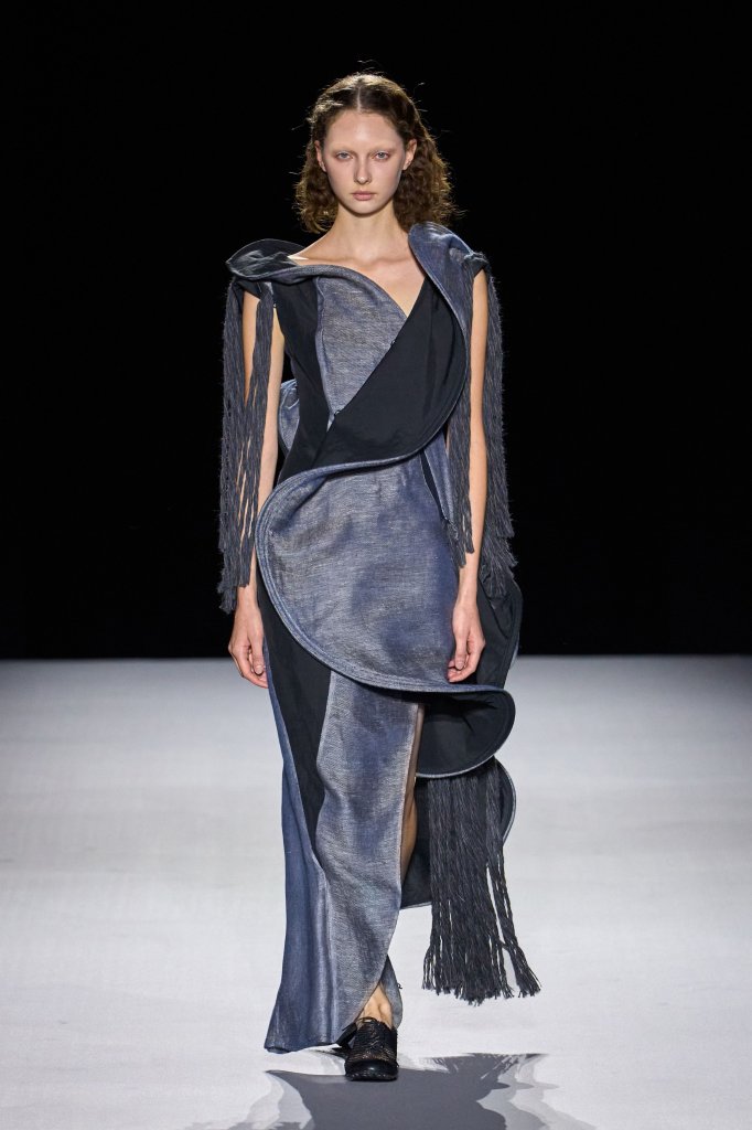 山本耀司 Yohji Yamamoto 2027春夏高级成衣秀 - Paris Spring 2027