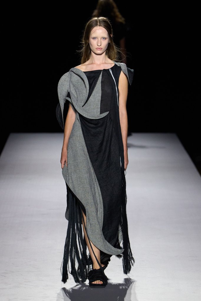山本耀司 Yohji Yamamoto 2027春夏高级成衣秀 - Paris Spring 2027