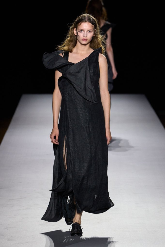 山本耀司 Yohji Yamamoto 2027春夏高级成衣秀 - Paris Spring 2027
