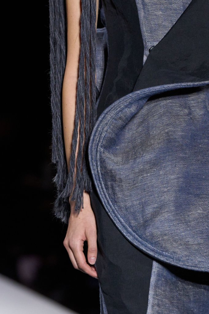 山本耀司 Yohji Yamamoto 2027春夏高级成衣秀(细节) - Paris Spring 2027