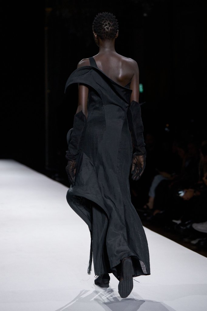 山本耀司 Yohji Yamamoto 2027春夏高级成衣秀(细节) - Paris Spring 2027