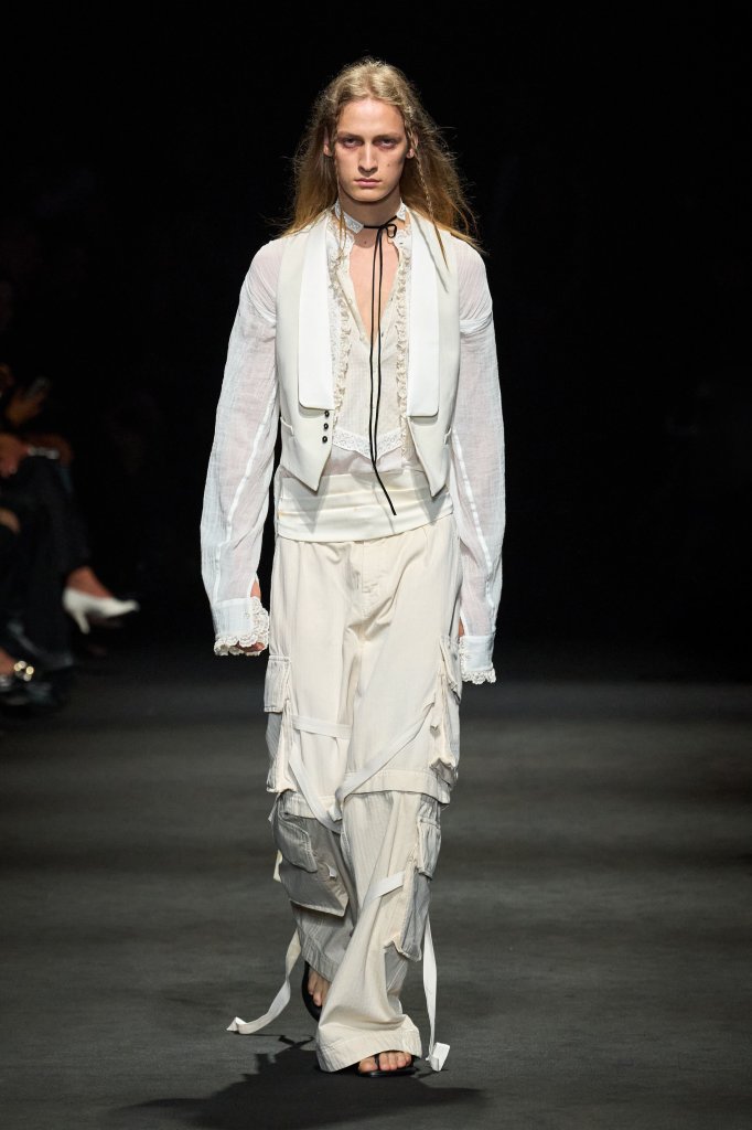 安&middot;迪穆拉米斯特 Ann Demeulemeester 2027春夏高级成衣秀 - Paris Spring 2027