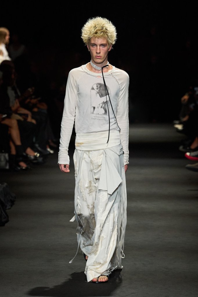 安&middot;迪穆拉米斯特 Ann Demeulemeester 2027春夏高级成衣秀 - Paris Spring 2027