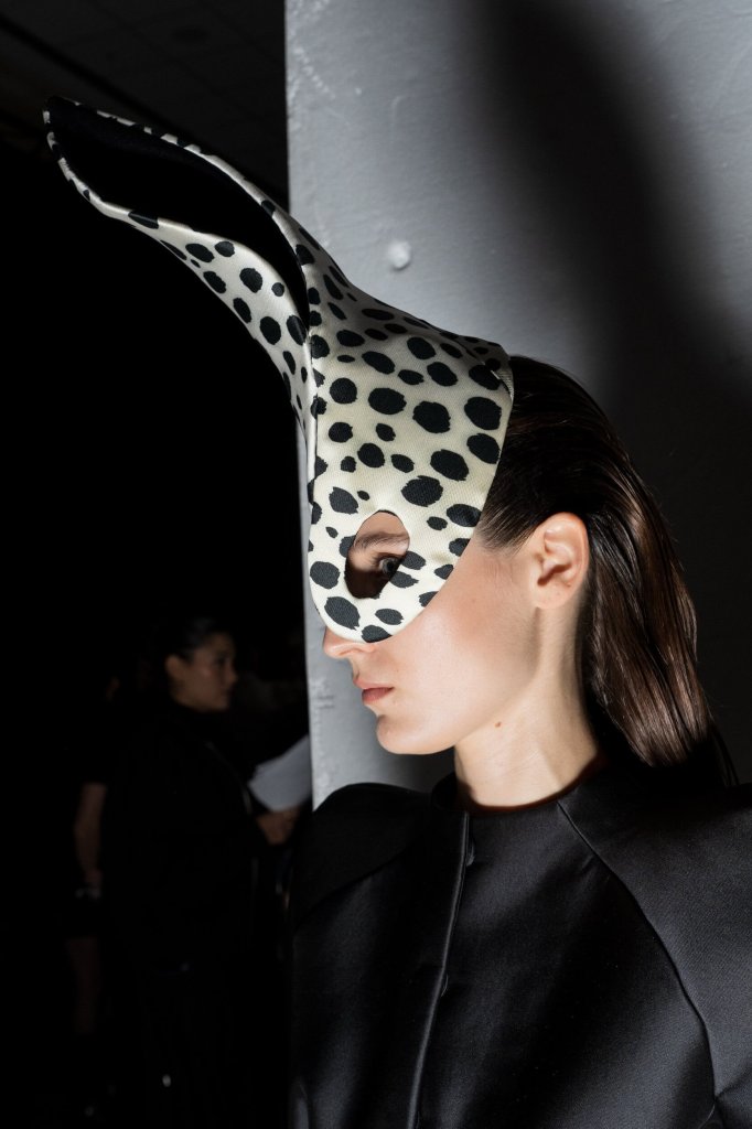 蒂埃里&middot;穆勒 Mugler 2027春夏高级成衣秀(后台妆容) - Paris Spring 2027